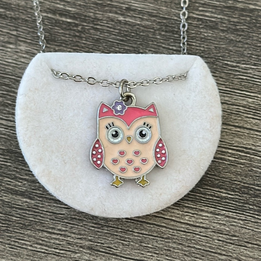 Small necklace w/ animal charm